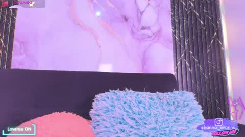 Snapshot of hanna_evanns_ chatting on May 22, 8:25 pm Hanna online show from May 22, 8:25 pm