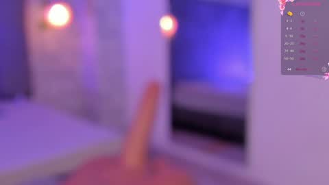 Hanna Lee online show from December 4, 3:54 pm