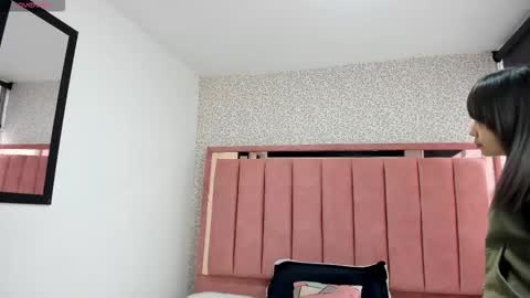  H A N N A  online show from March 5, 7:54 pm