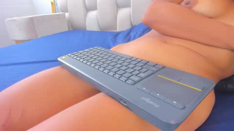 Hanna lens online show from December 5, 7:21 pm