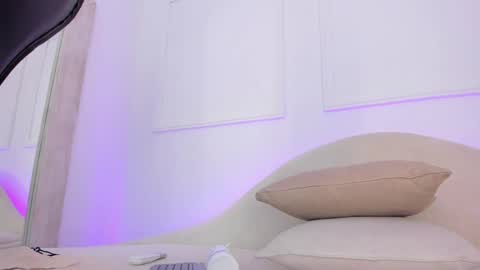 Snapshot of hanna_moonlight_ chatting on February 26, 11:15 pm Hanna online show from February 26, 11:15 pm