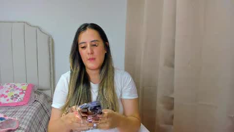 Snapshot of hannaa86 chatting on November 18, 9:08 pm Hanna online show from November 18, 9:08 pm