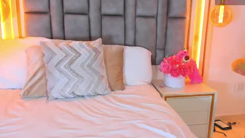 Eliana online show from July 28, 1:34 am