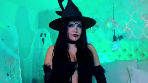 Snapshot of hannabruunn chatting on October 31, 2:01 am Hanna Brunn online show from October 31, 2:01 am