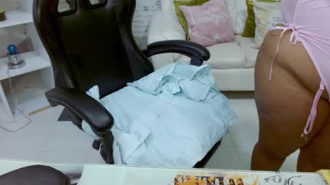 Hannah  online show from November 20, 11:21 am