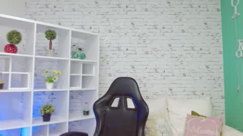 Hannah  online show from November 21, 11:20 am