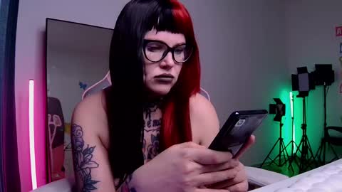 Snapshot of hannah_chaos chatting on February 2, 5:21 am Hannah online show from February 2, 5:21 am