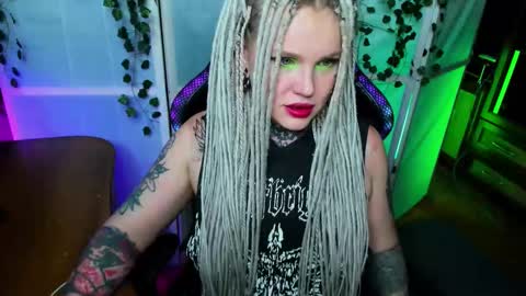 Snapshot of hannah_chaos chatting on November 11, 11:49 pm Hannah online show from November 11, 11:49 pm