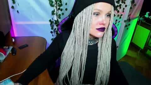 Snapshot of hannah_chaos chatting on November 20, 3:34 pm Hannah online show from November 20, 3:34 pm