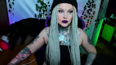 Snapshot of hannah_chaos chatting on November 24, 10:53 pm Hannah online show from November 24, 10:53 pm