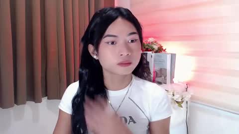 Snapshot of hannah_davis69 chatting on January 6, 10:05 pm Alex online show from January 6, 10:05 pm