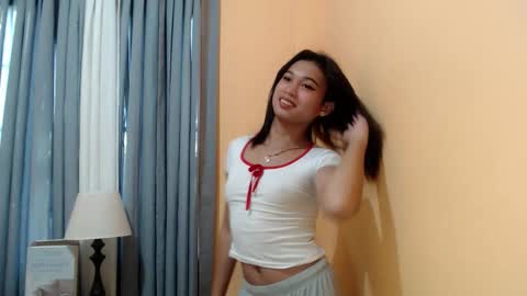 Snapshot of hannah_davis69 chatting on October 2, 1:34 am Alex online show from October 2, 1:34 am