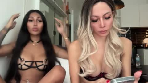 Snapshot of hannah_girl_ chatting on January 28, 2:21 am Im your naughty girl and porn star in bed Hannah online show from January 28, 2:21 am