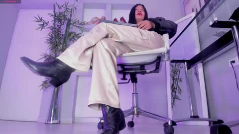 HANNAH HOWELL online show from October 21, 9:32 am