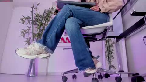 HANNAH HOWELL online show from November 10, 9:19 am