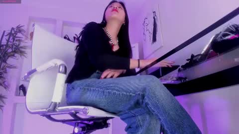 HANNAH HOWELL online show from July 1, 9:33 am