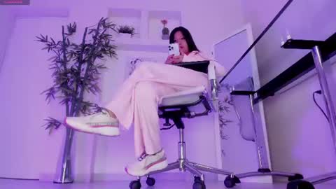 HANNAH HOWELL online show from August 7, 10:06 am