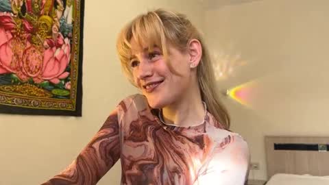 hannah levis  online show from March 18, 7:22 am