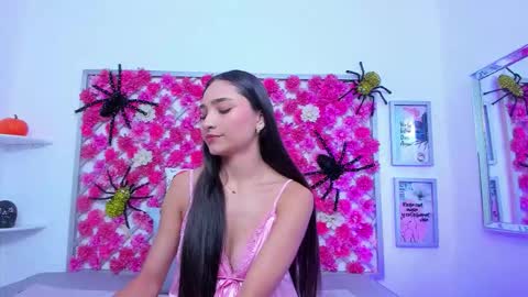 Snapshot of hannah_miller_1 chatting on October 29, 11:34 am Hannah Miller online show from October 29, 11:34 am