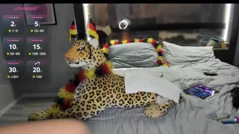 Hannah online show from June 26, 5:28 pm