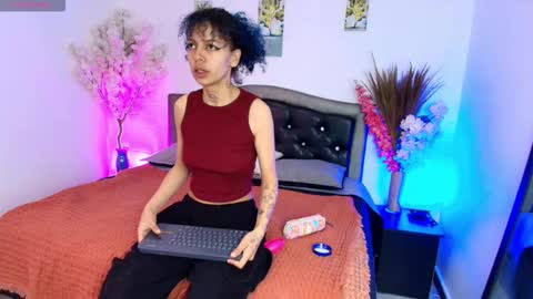 HannahBlue  online show from February 5, 12:21 pm