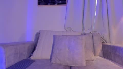 Hannah  online show from December 19, 11:39 am