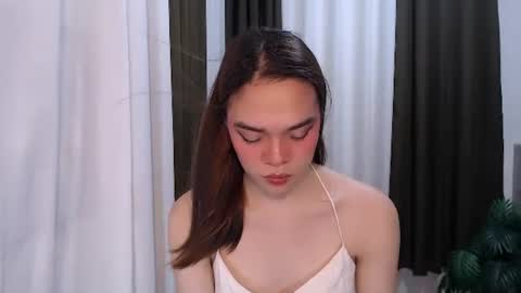HANNAH online show from May 13, 2:47 pm
