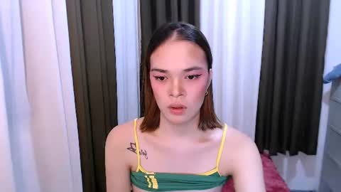 HANNAH online show from May 27, 1:24 am