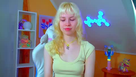 Snapshot of hannahhollis chatting on May 31, 6:21 am Hannah online show from May 31, 6:21 am