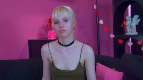 Snapshot of hannahhollis chatting on June 27, 12:44 pm Hannah online show from June 27, 12:44 pm