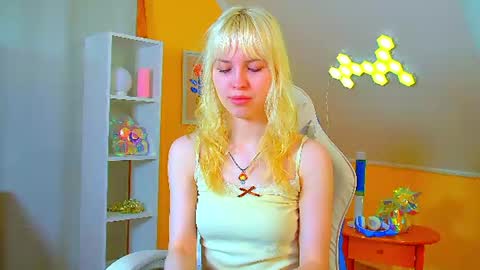 Snapshot of hannahhollis chatting on July 15, 6:29 am Hannah online show from July 15, 6:29 am