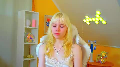 Snapshot of hannahhollis chatting on July 16, 6:08 am Hannah online show from July 16, 6:08 am