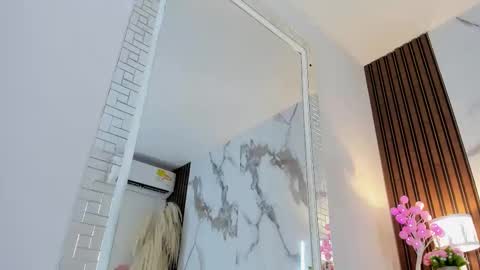 Snapshot of hannahill69 chatting on March 12, 8:30 am Hannahill69 online show from March 12, 8:30 am