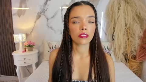 Hannahill69 online show from April 29, 5:00 am