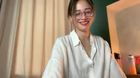 Snapshot of hannahinto chatting on May 5, 5:04 am hannahinto online show from May 5, 5:04 am