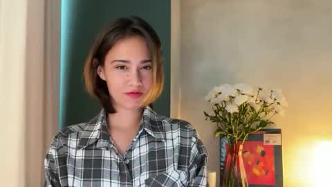 Snapshot of hannahinto chatting on May 27, 1:52 pm hannahinto online show from May 27, 1:52 pm