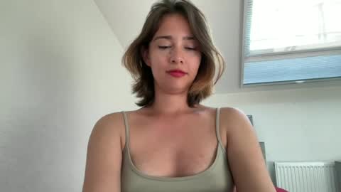 Snapshot of hannahinto chatting on July 9, 2:43 pm hannahinto online show from July 9, 2:43 pm