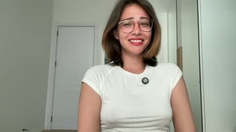 Snapshot of hannahinto chatting on August 1, 4:23 am hannahinto online show from August 1, 4:23 am