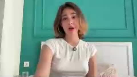 Snapshot of hannahinto chatting on August 6, 12:40 pm hannahinto online show from August 6, 12:40 pm