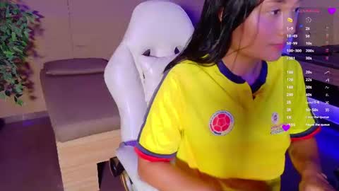 hannahmonttgomery  Help me reach 100 Hands up online show from June 27, 4:23 pm