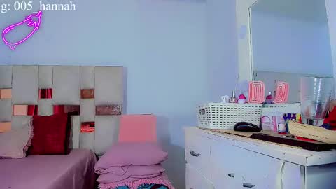 Snapshot of hannahsmit_ chatting on October 2, 6:42 am hannahsmit_ online show from October 2, 6:42 am