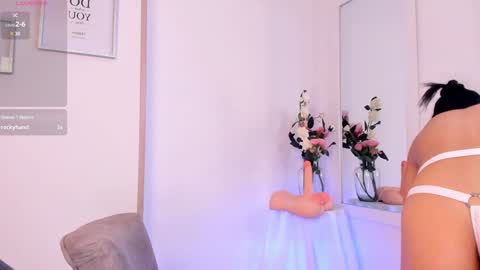 Hanna Os online show from December 4, 6:17 pm