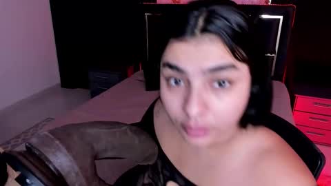 Snapshot of hannasscott chatting on September 17, 11:45 am Hannasscott online show from September 17, 11:45 am