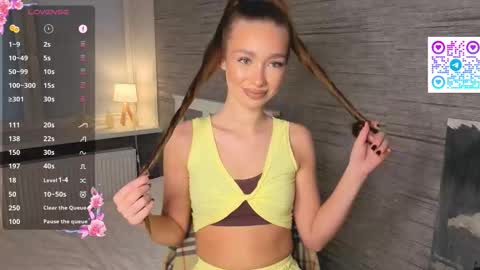 Snapshot of hannavaile chatting on November 23, 7:19 am Hanna online show from November 23, 7:19 am