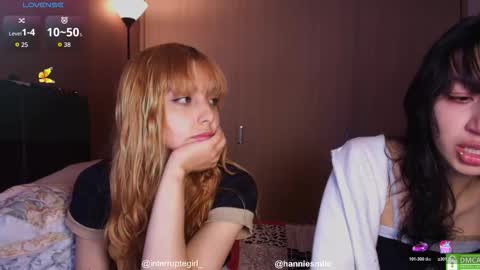 Snapshot of hanniesmile_ chatting on March 7, 6:38 pm Hannie online show from March 7, 6:38 pm