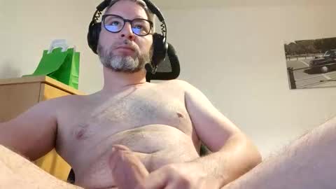 Snapshot of hannisch chatting on April 12, 10:04 pm hannisch online show from April 12, 10:04 pm
