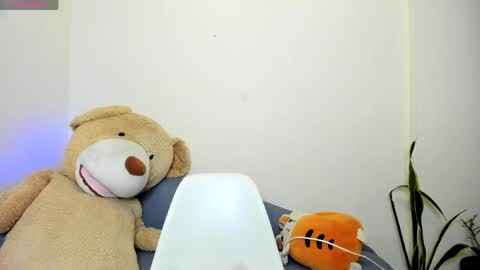 Snapshot of hanny_13 chatting on May 15, 11:34 pm taylor live online show from May 15, 11:34 pm