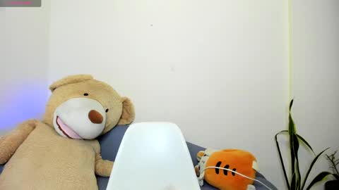 Snapshot of hanny_13 chatting on May 16, 12:07 am taylor live online show from May 16, 12:07 am