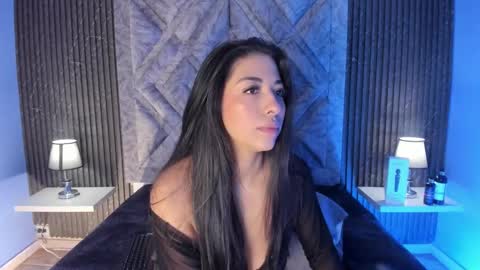 hannyk_ online show from March 12, 11:38 am