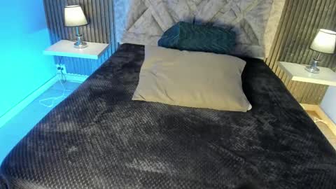 hannyk_ online show from March 13, 12:01 pm